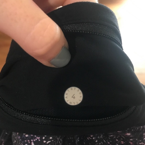 RARE Lululemon Speed Short 2.5” - Picture 4 of 4